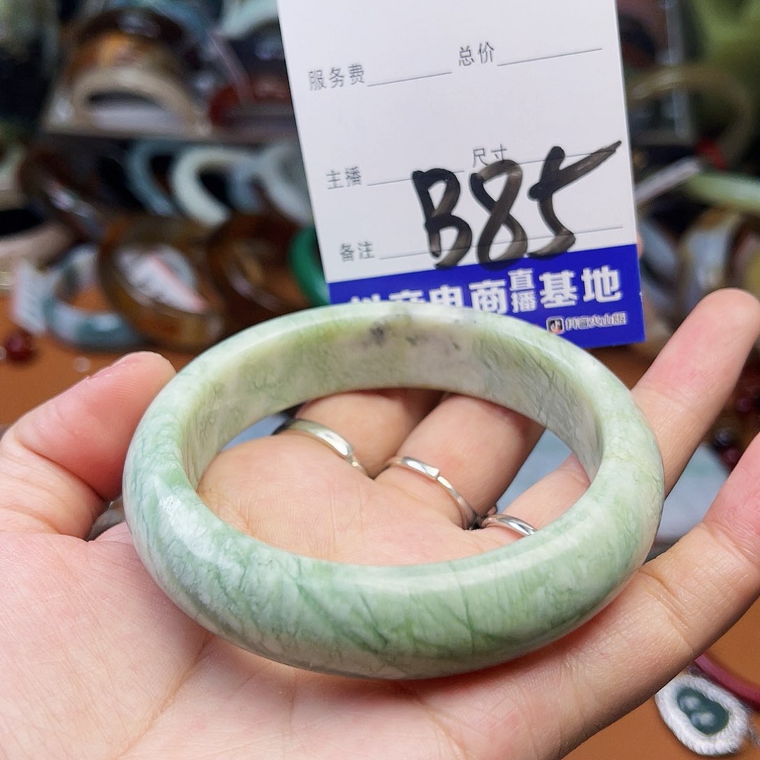 南红玛瑙颈饰未镶嵌