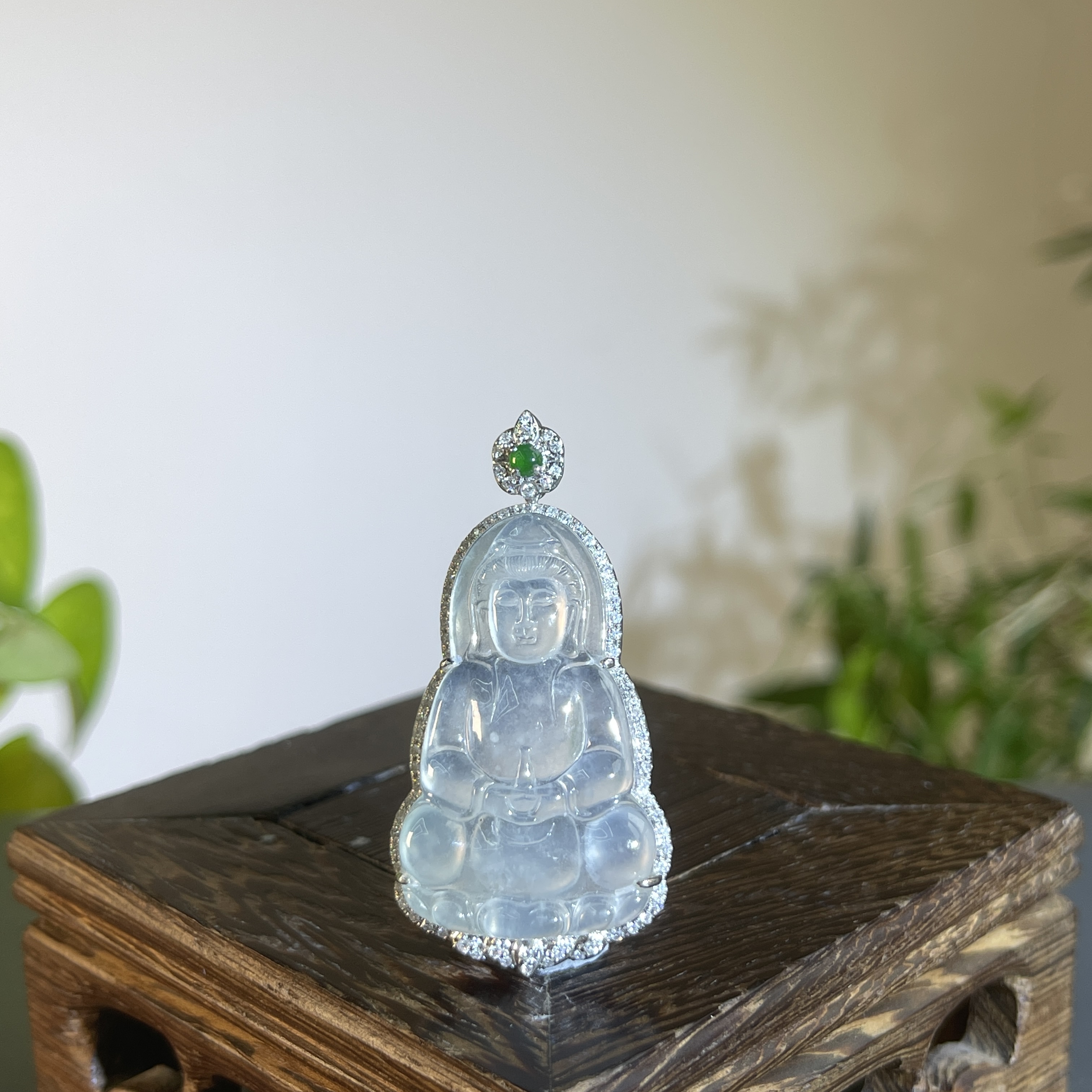 JXW09-148 天然缅甸A货翡翠 18K含钻镶嵌正装观音