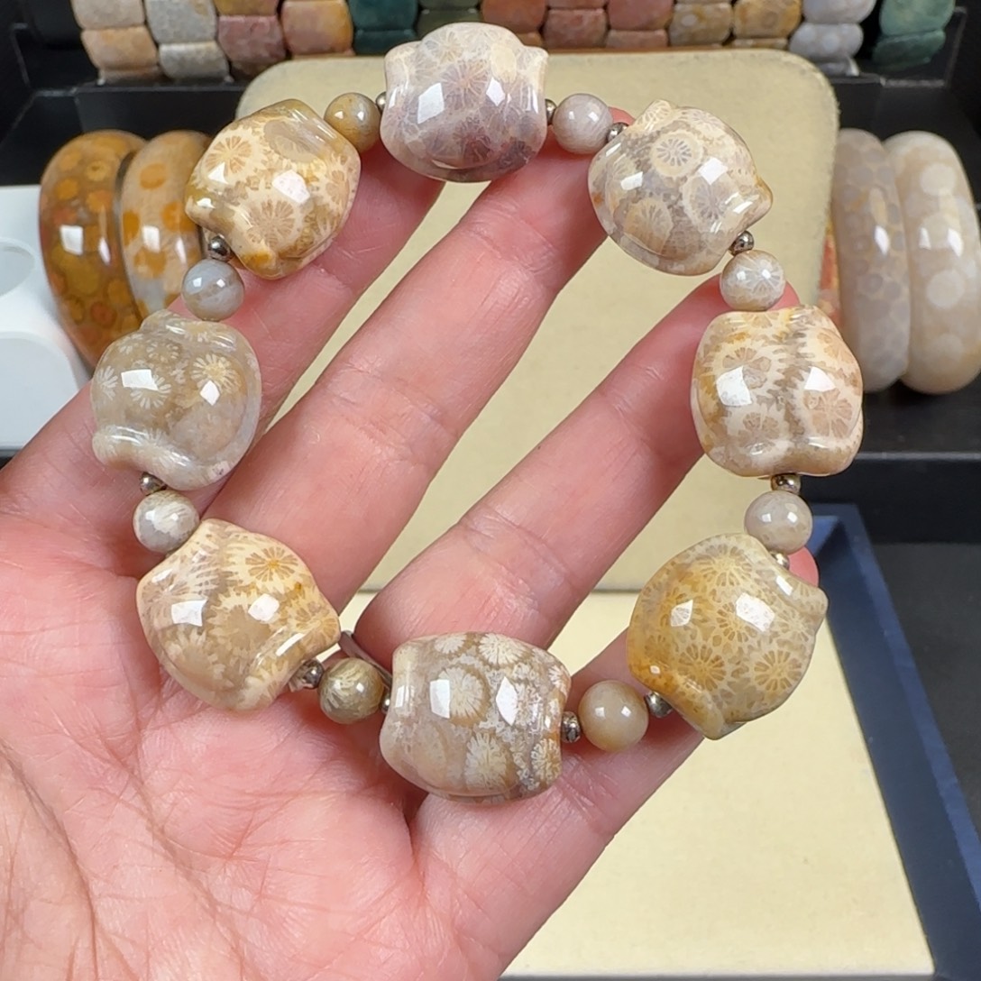 未镶嵌手链硅化玉福利价