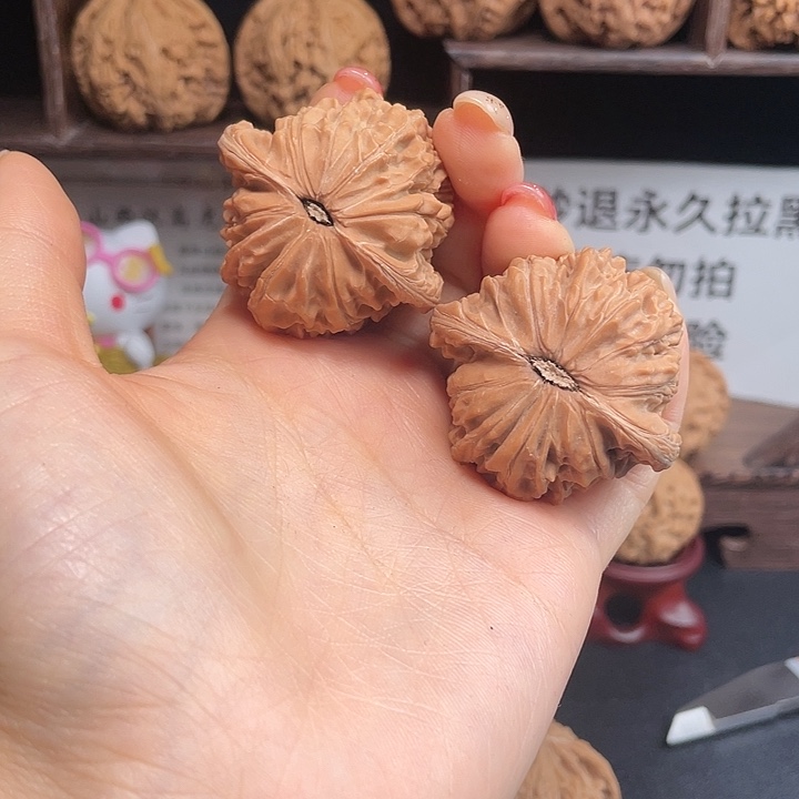 大***喵文玩核桃吊坠山地磨盘40尺