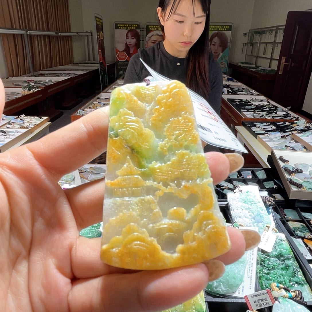 翡翠未镶嵌颈饰一