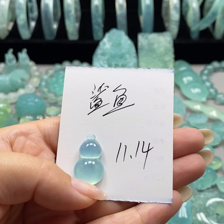 未镶嵌蛇纹石玉手镯鲨**椒
