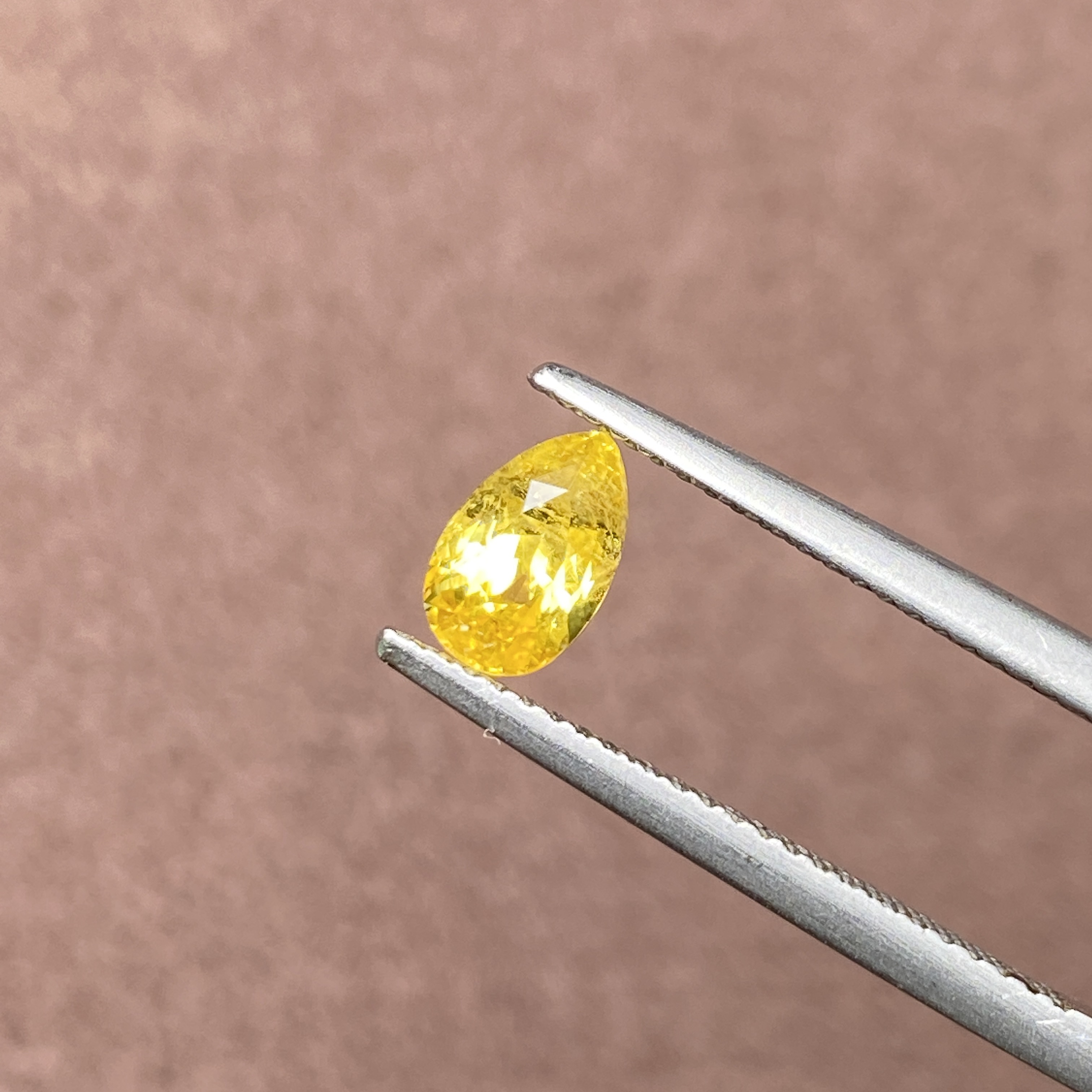 22H971 有烧黄色蓝宝石 1. 07克拉