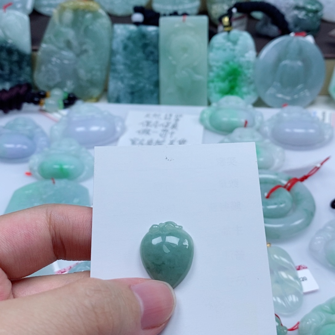 颈饰未镶嵌翡翠吊坠