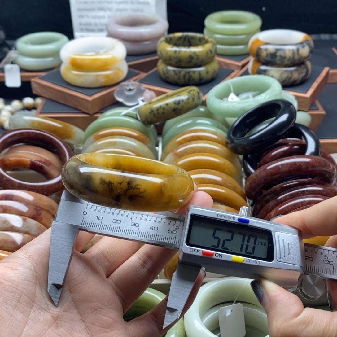 石英质玉未镶嵌手镯瑕疵扣手不退换