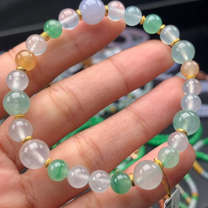 翡翠手镯未镶嵌卡