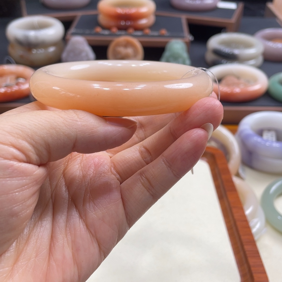 石英岩玉手镯未镶嵌