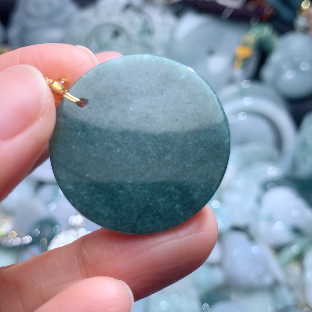 翡翠颈饰未镶嵌1919。