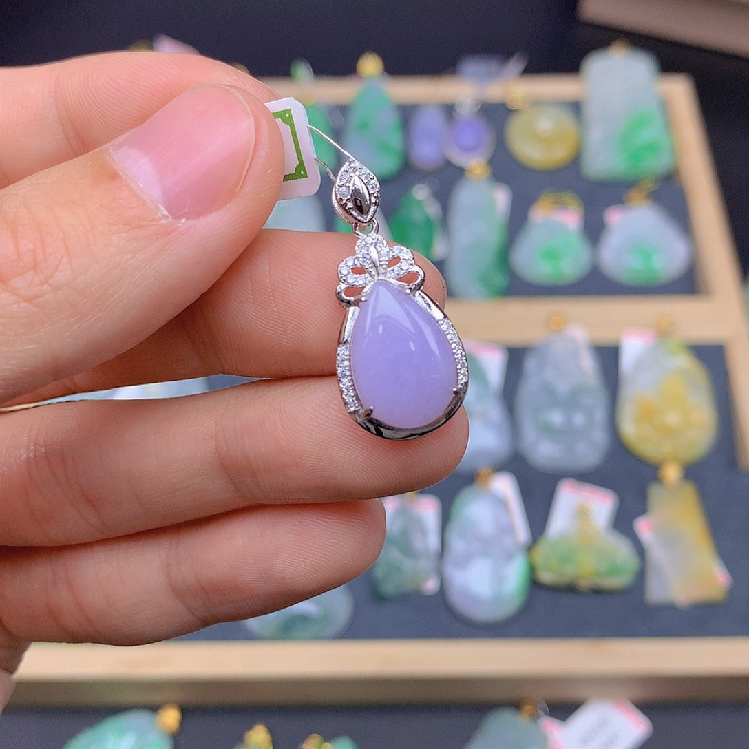 翡翠颈饰未镶嵌翡翠