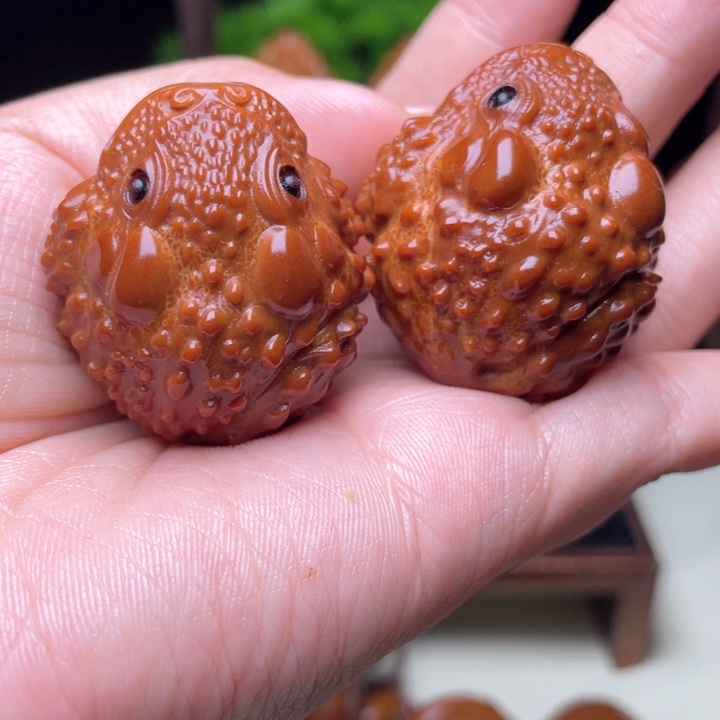 吊坠橄榄核金蟾手球