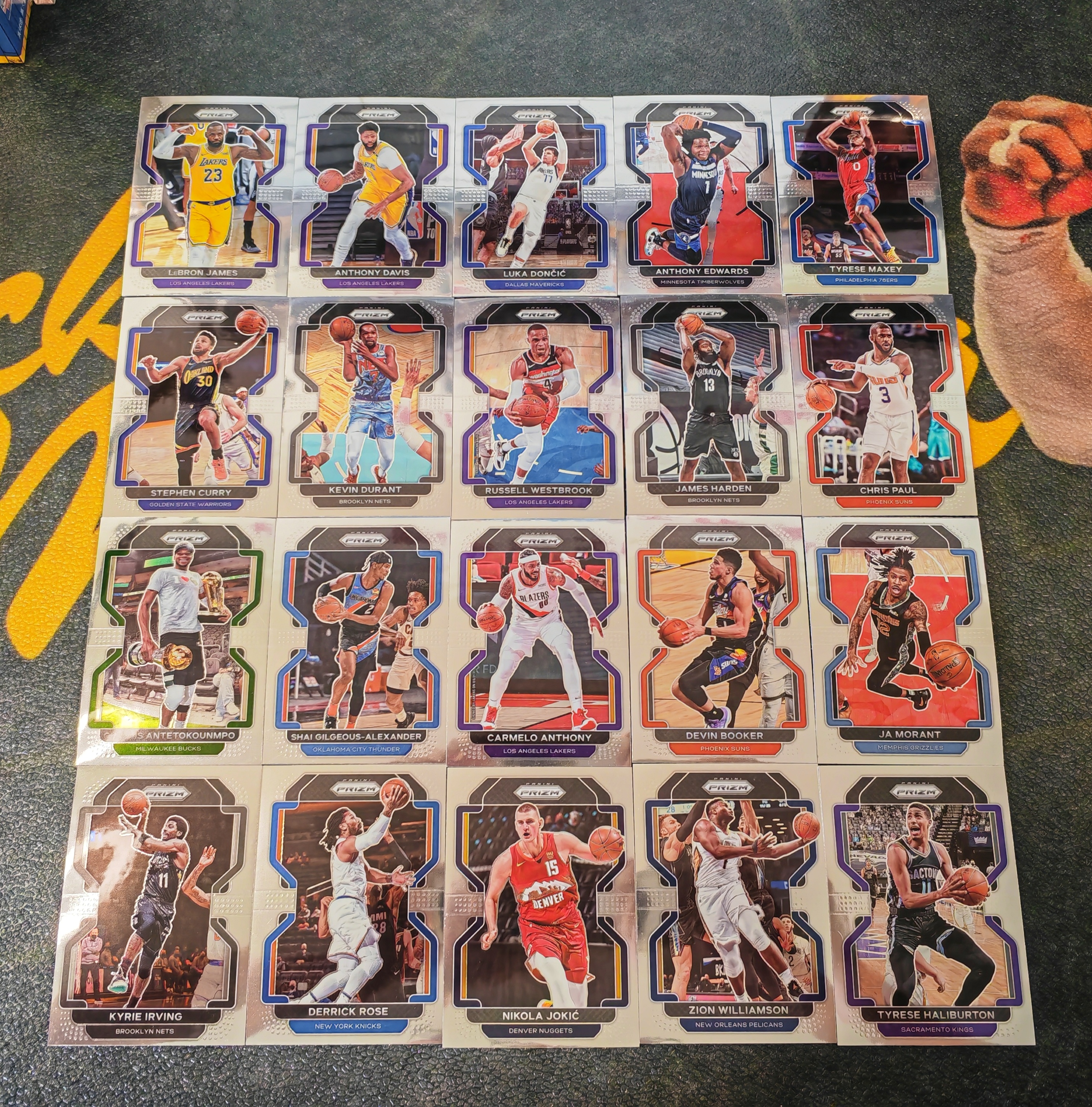 詹姆斯 库里 欧文 77 浓眉 华子 sga 等超巨 等  20 张