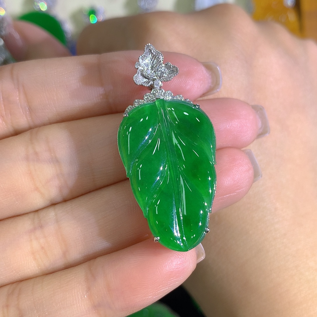 翡翠18K金镶嵌颈饰叶子