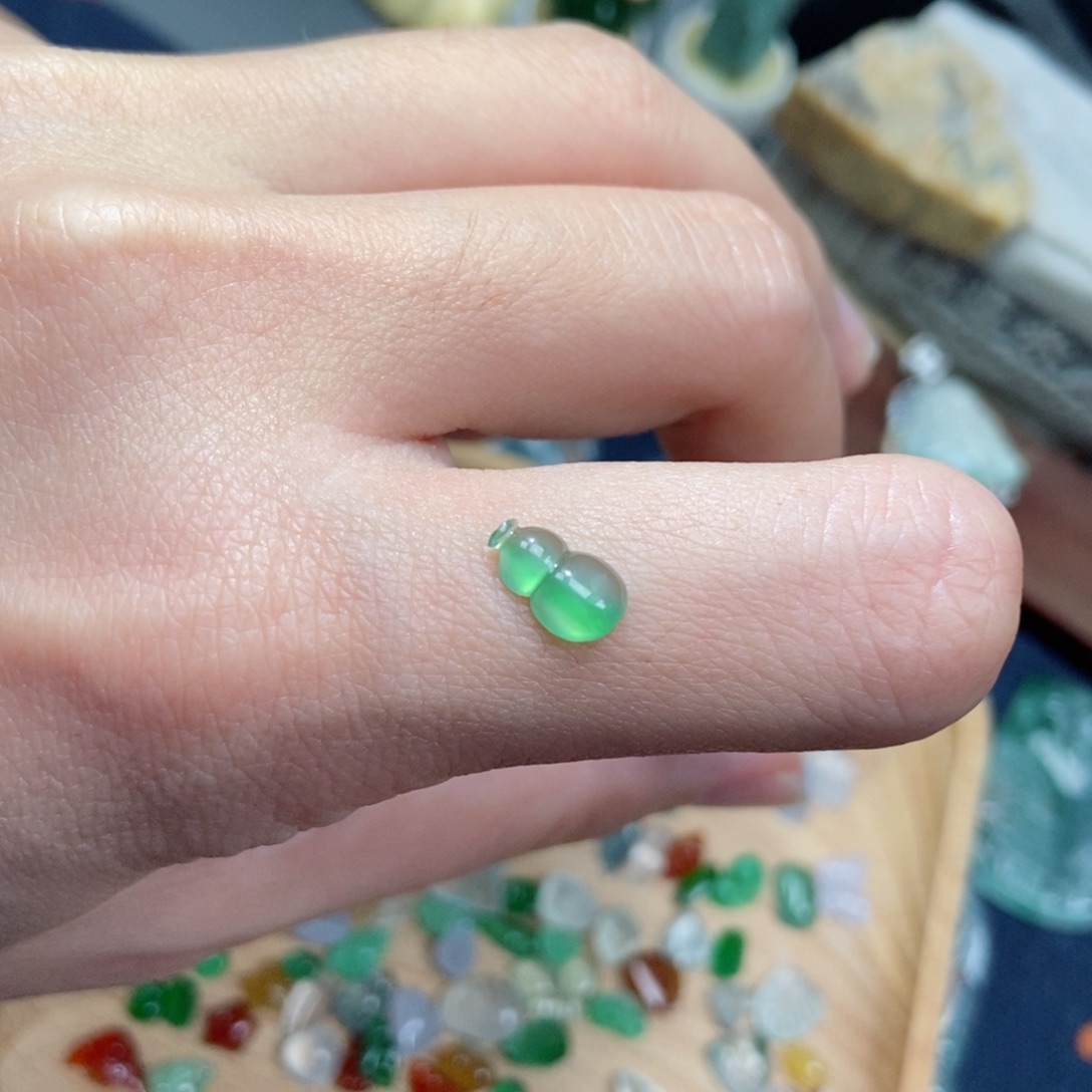 翡翠颈饰未镶嵌翡翠