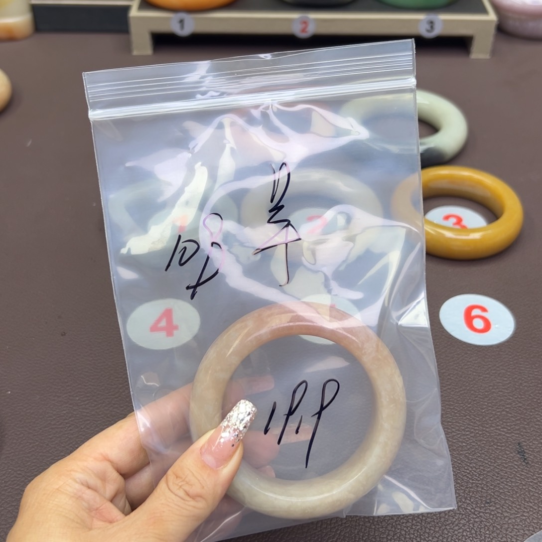 石英质玉手镯合金?*