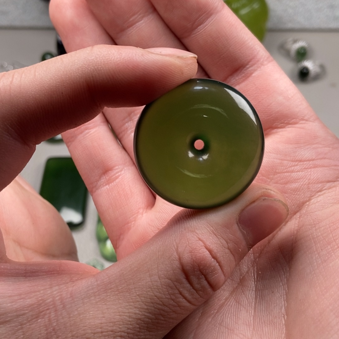 【闪购商品】蛇纹石玉岫玉未镶嵌《***》