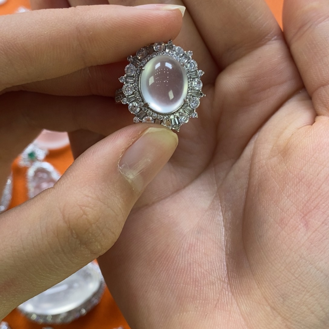 石英质玉吊坠(赠链)合金游**子