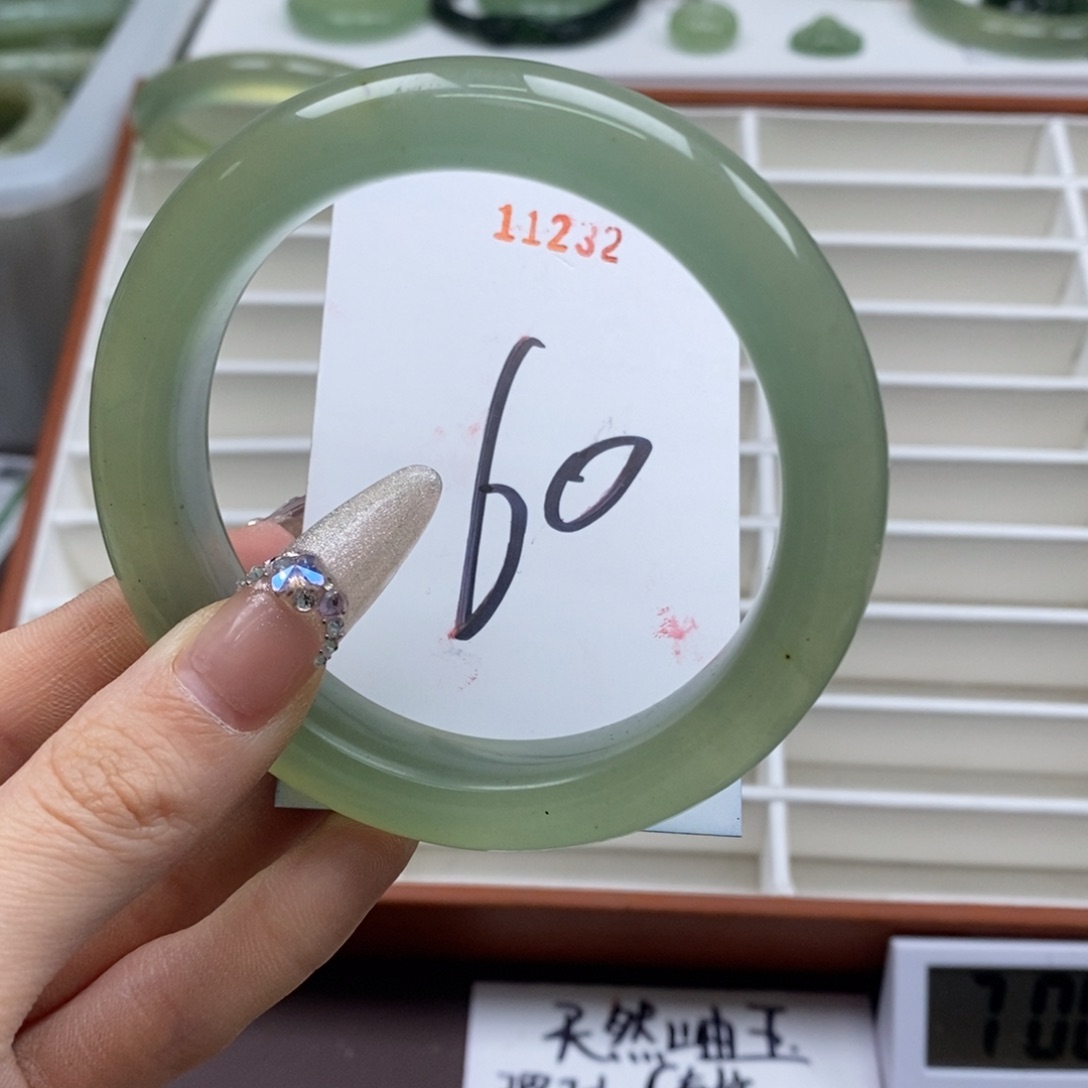 蛇纹石玉手镯未镶嵌