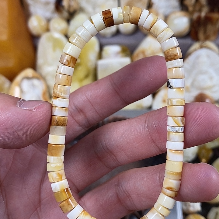 琥珀裸石未镶嵌我