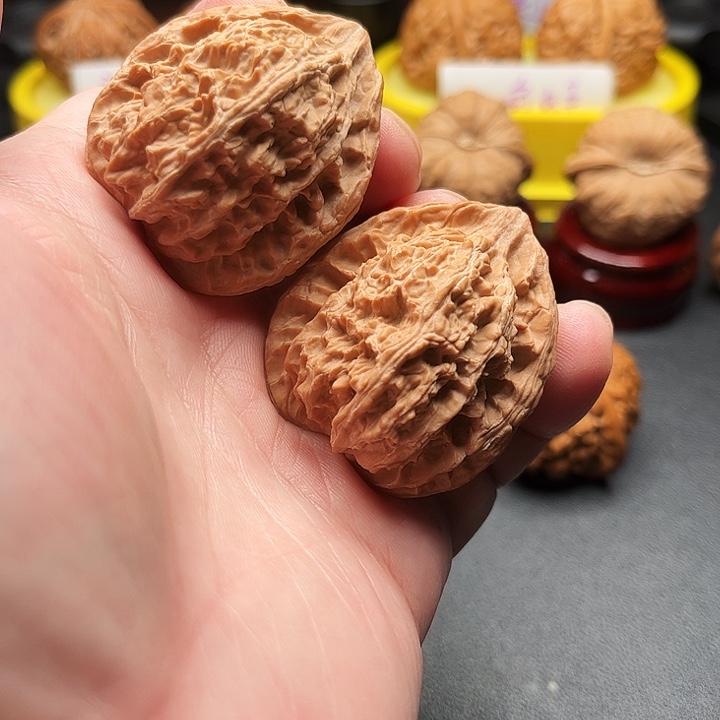 文玩核桃吊坠野生文玩核桃好骨质