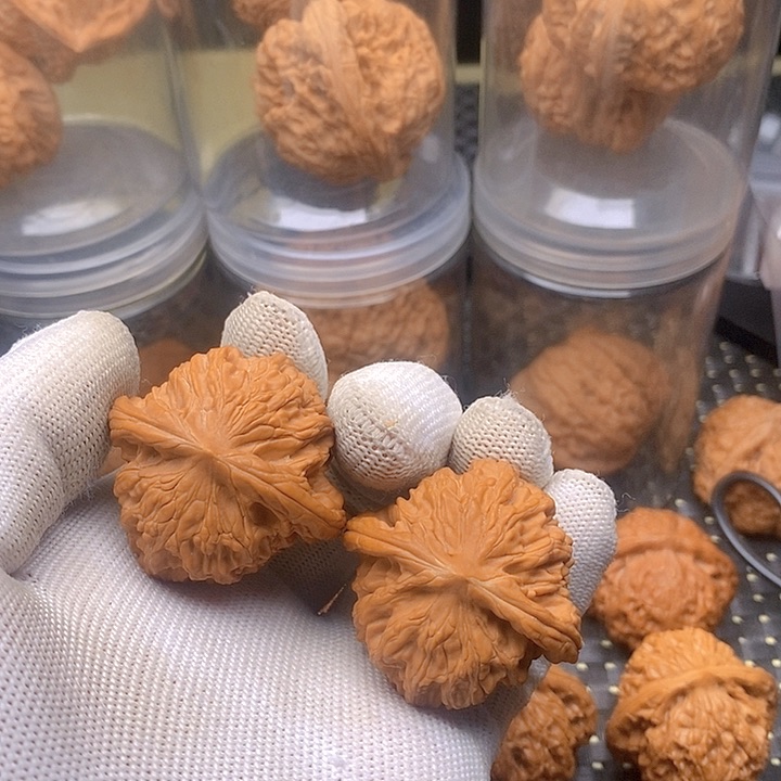 文玩核桃吊坠狮虎兽