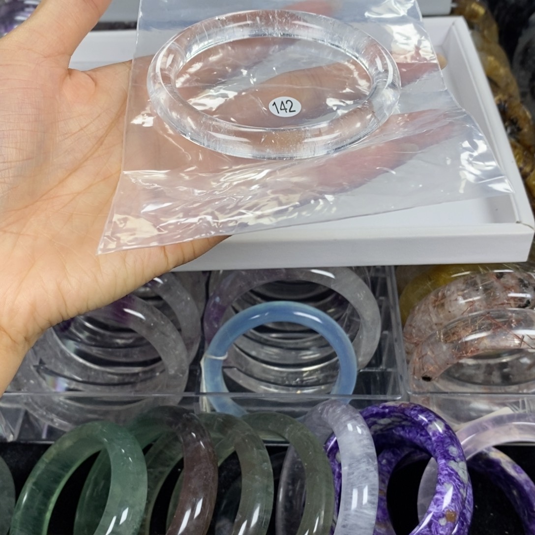 用***6手镯未镶嵌黄晶手镯