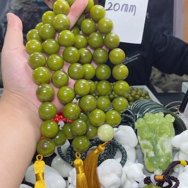 蛇纹石玉手持多样性发货未镶嵌