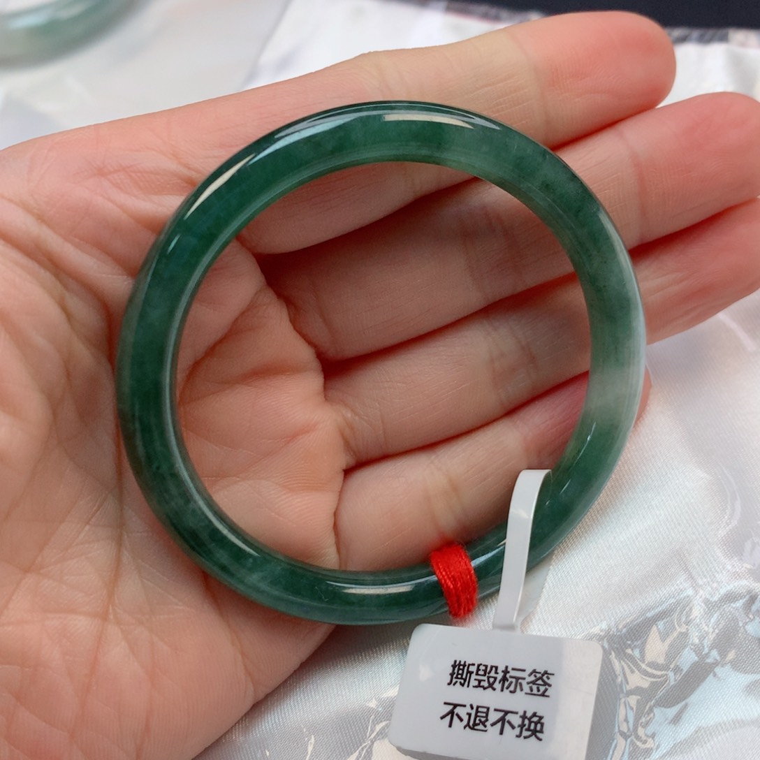 翡翠手镯未镶嵌50圈