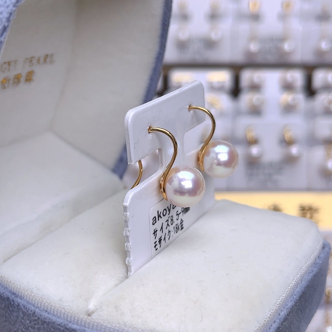 18K金镶嵌海水珍珠耳饰
