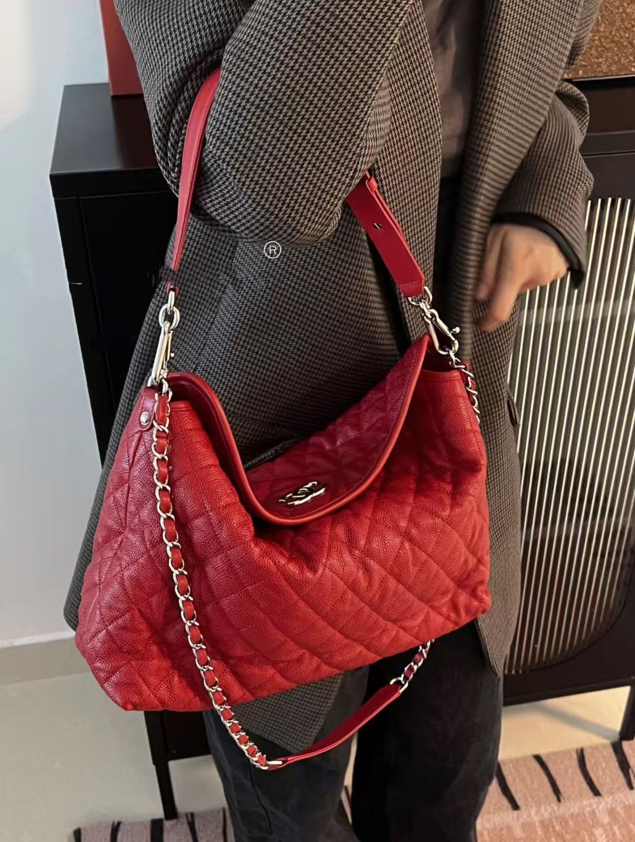 95新 Chanel/香奈儿 红银鱼子酱嬉皮士机场包 34cm 16394908