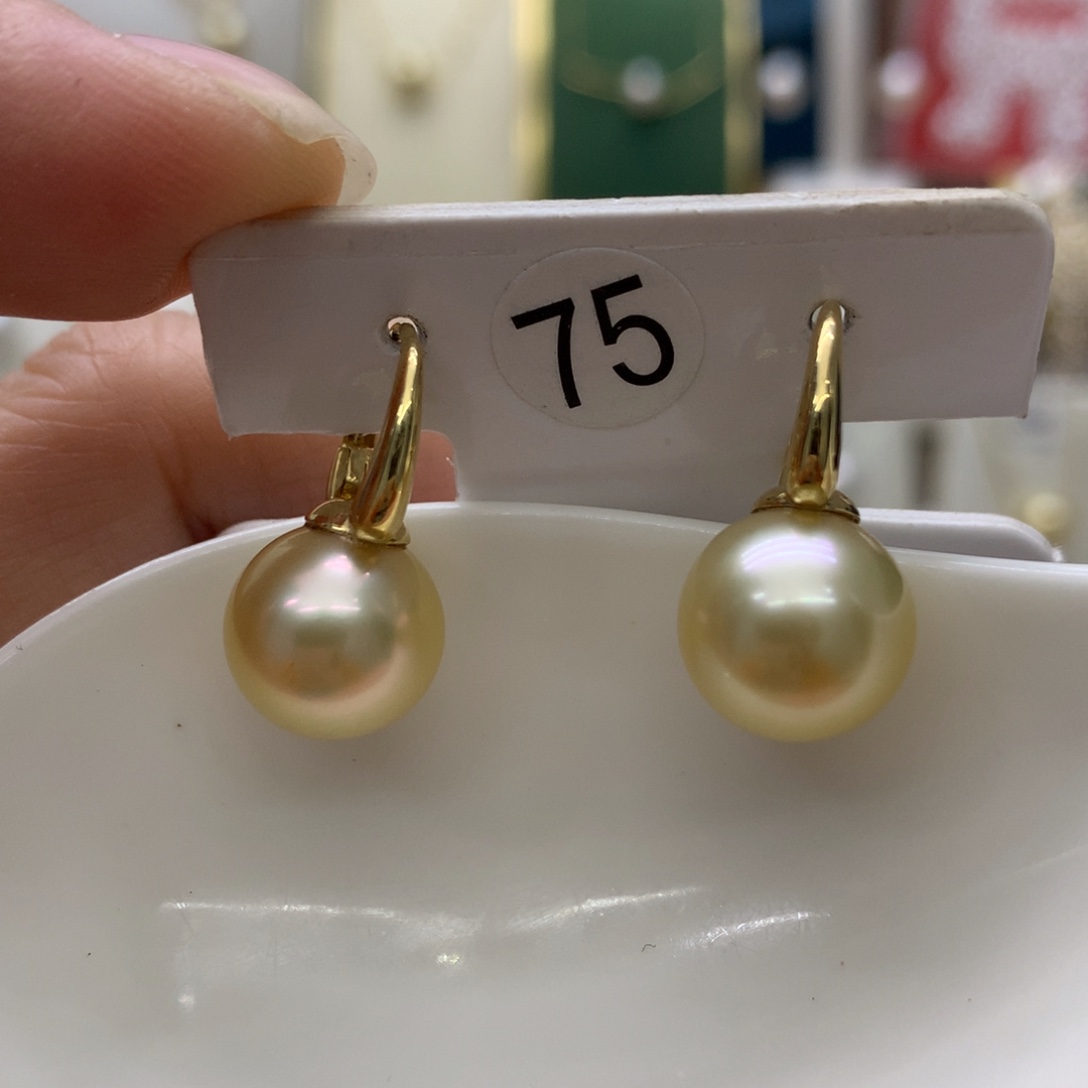 18K金镶嵌海水珍珠耳饰