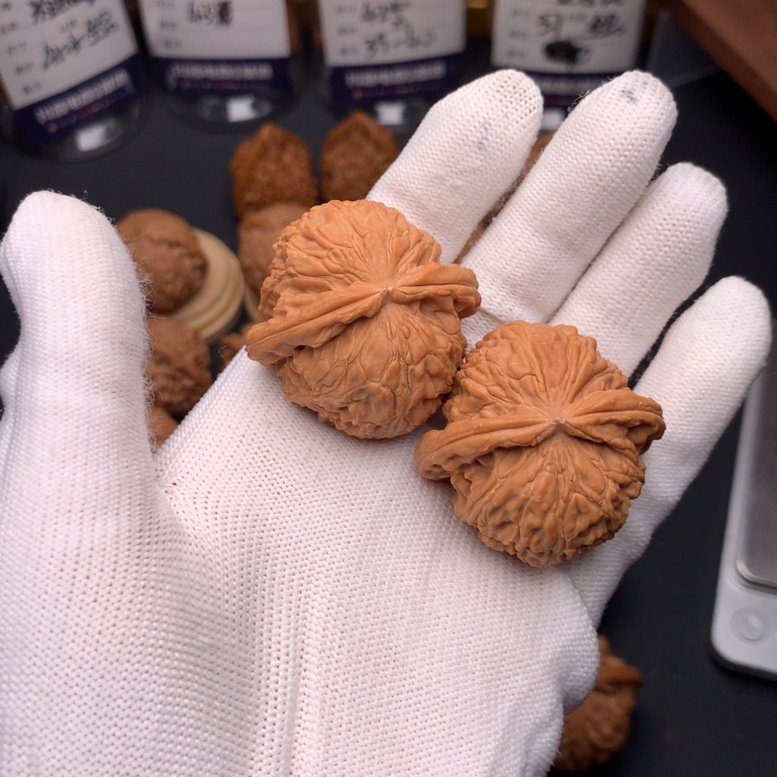 文玩核桃吊坠39球白