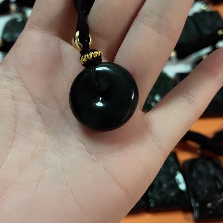 翡翠挂件未镶嵌神***户