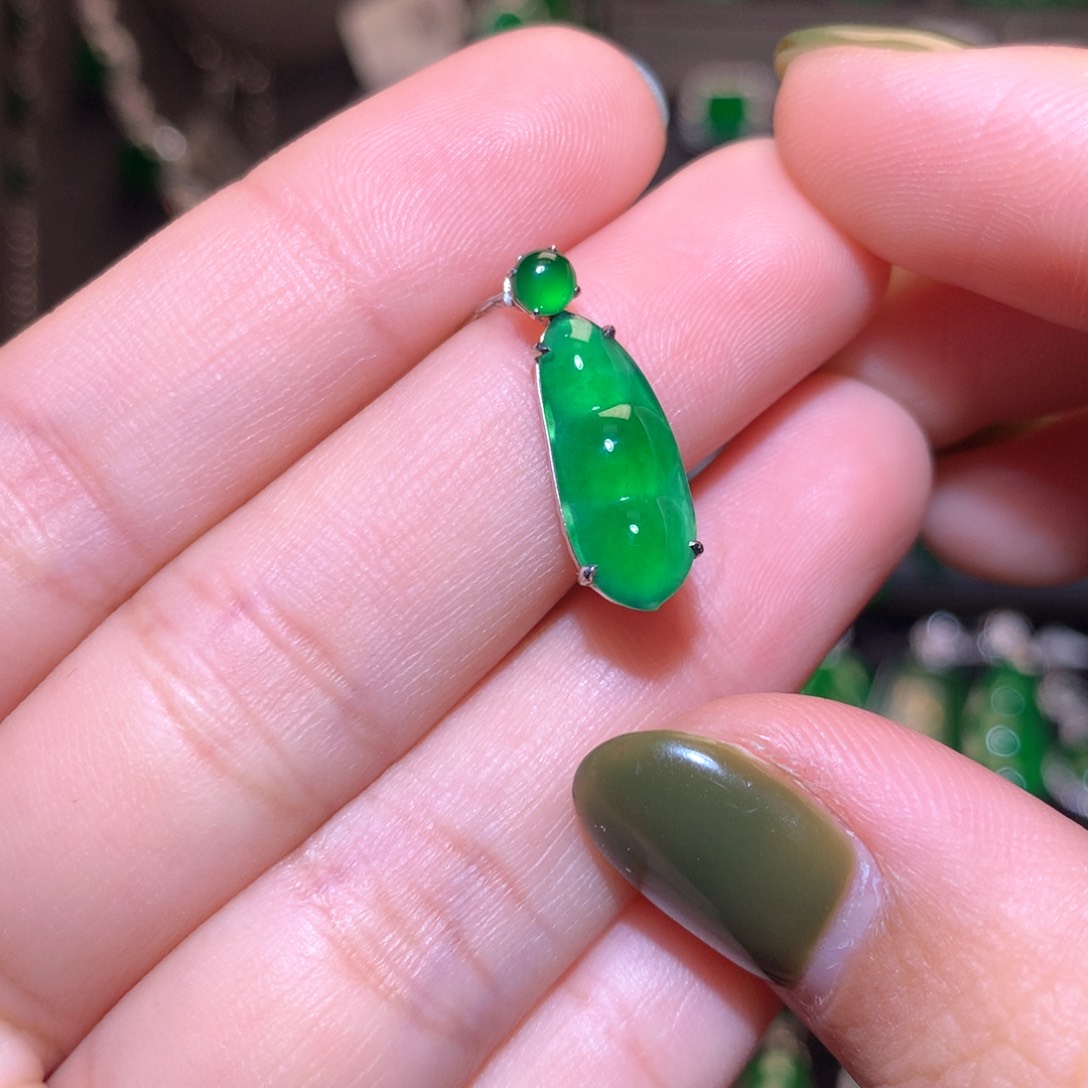 翡翠颈饰18K金镶嵌豆子