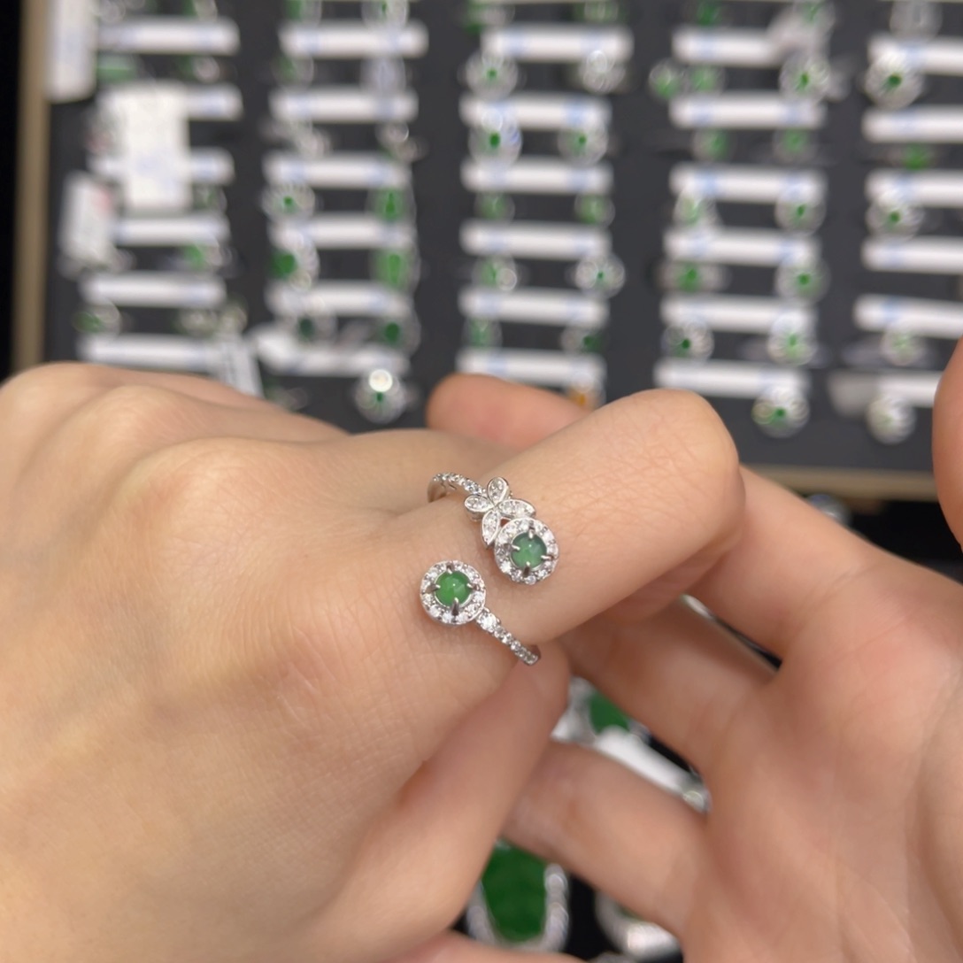 翡翠戒指银S925镶嵌翡翠戒指