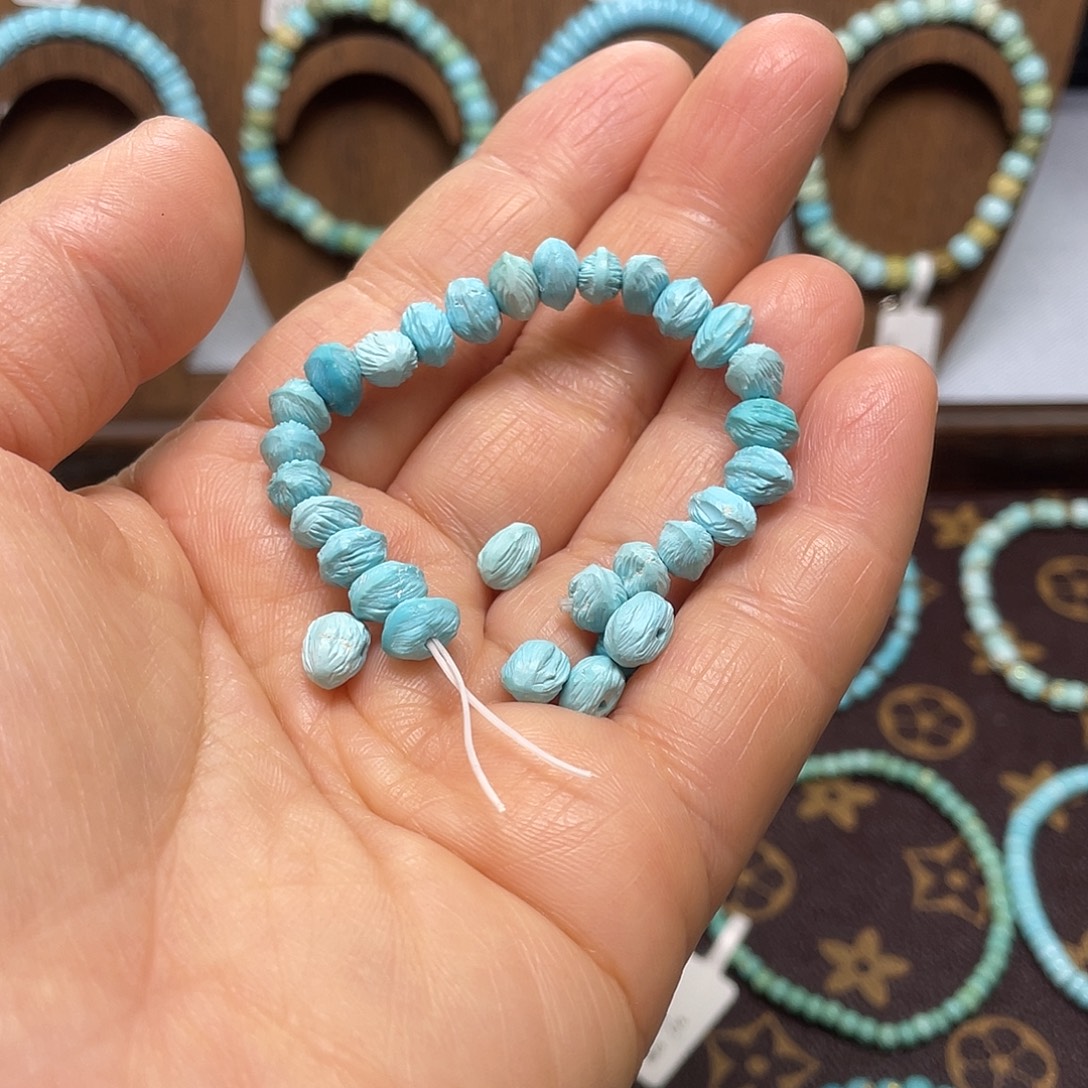 慧***雪绿松石未镶嵌珠宝奇石