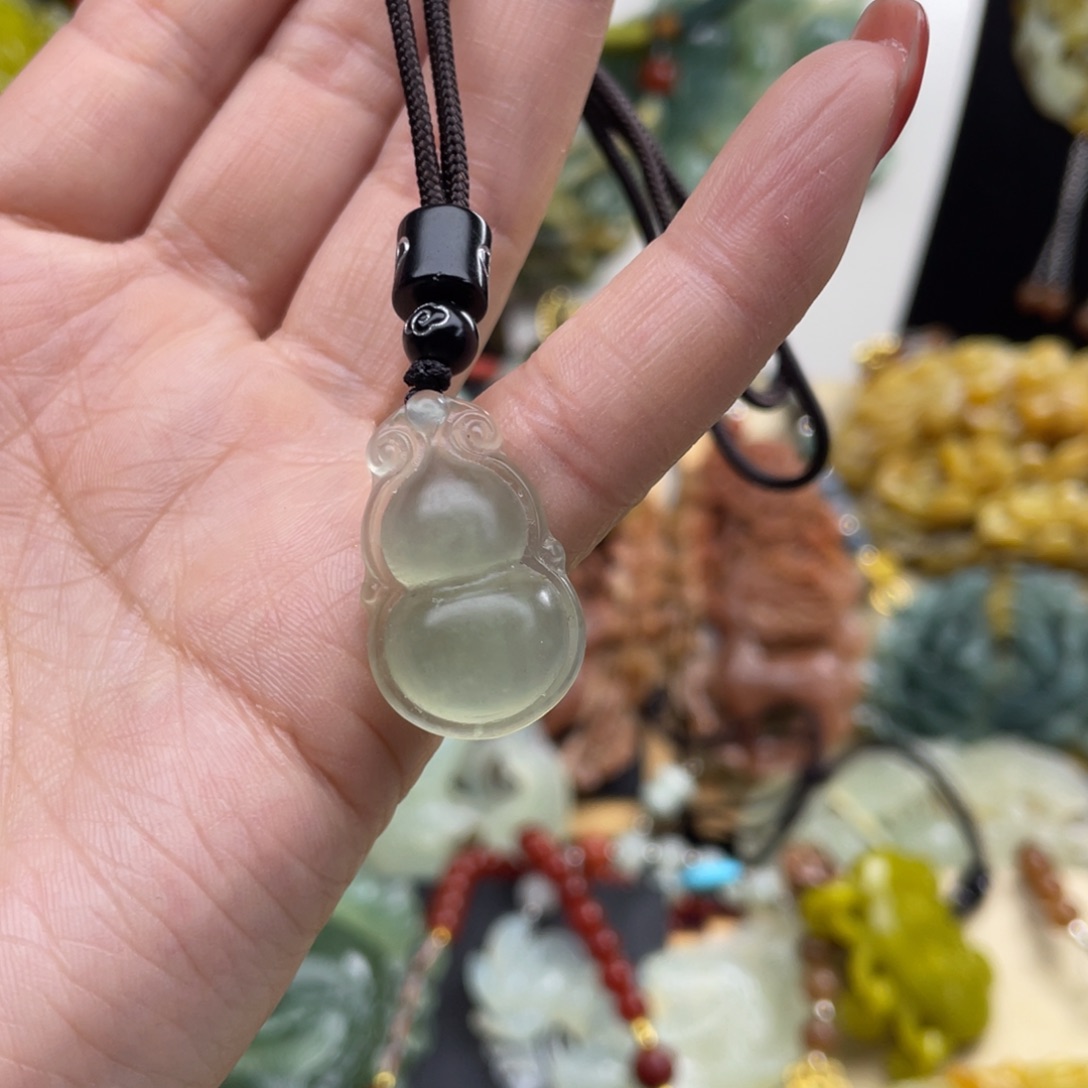 未镶嵌蛇纹石玉颈饰