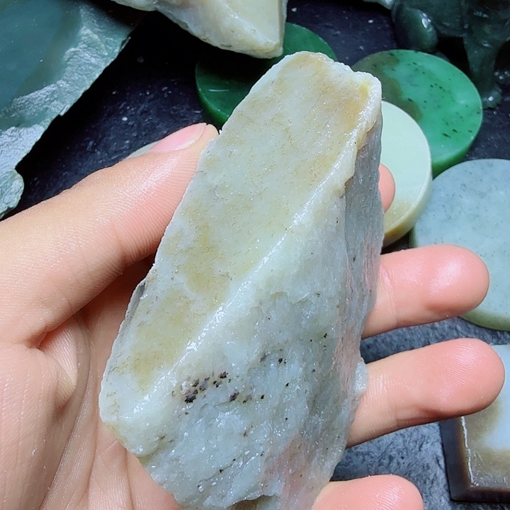 和田玉（糖玉）未镶嵌珠宝奇石