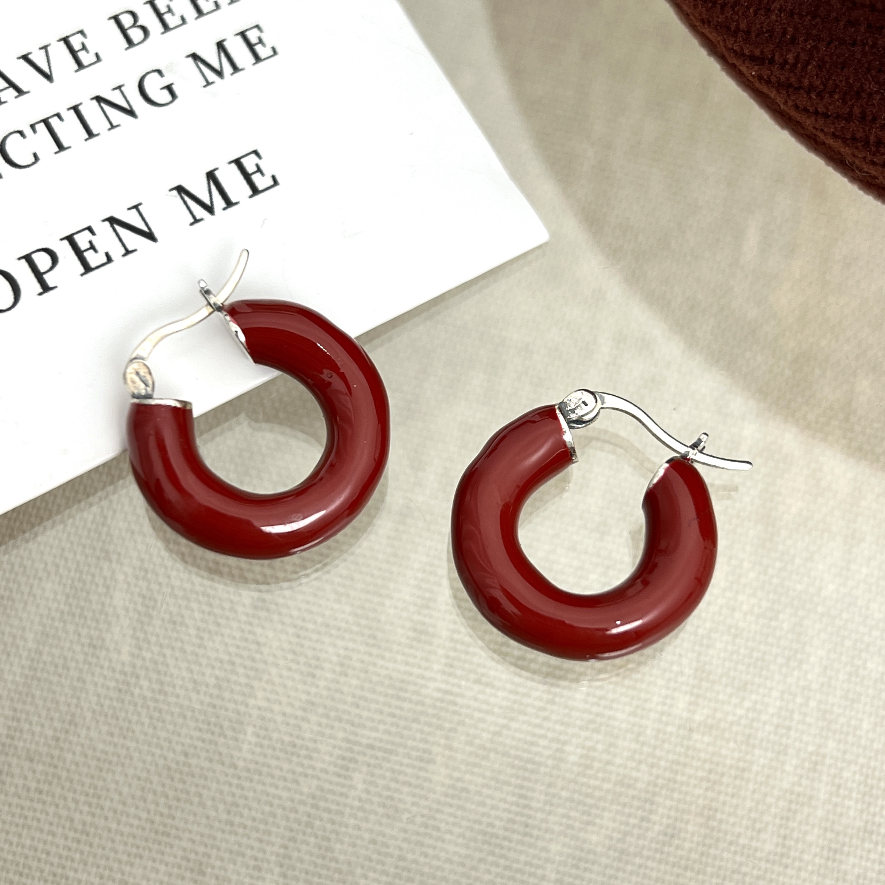 925银耳饰 轻奢简约时尚小众设计感红色滴油甜甜圈银耳扣