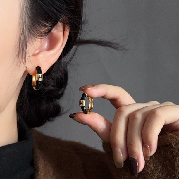 黑糖【耳饰】秋冬百搭复古黑金撞色字母H耳环简约个性耳扣E1915