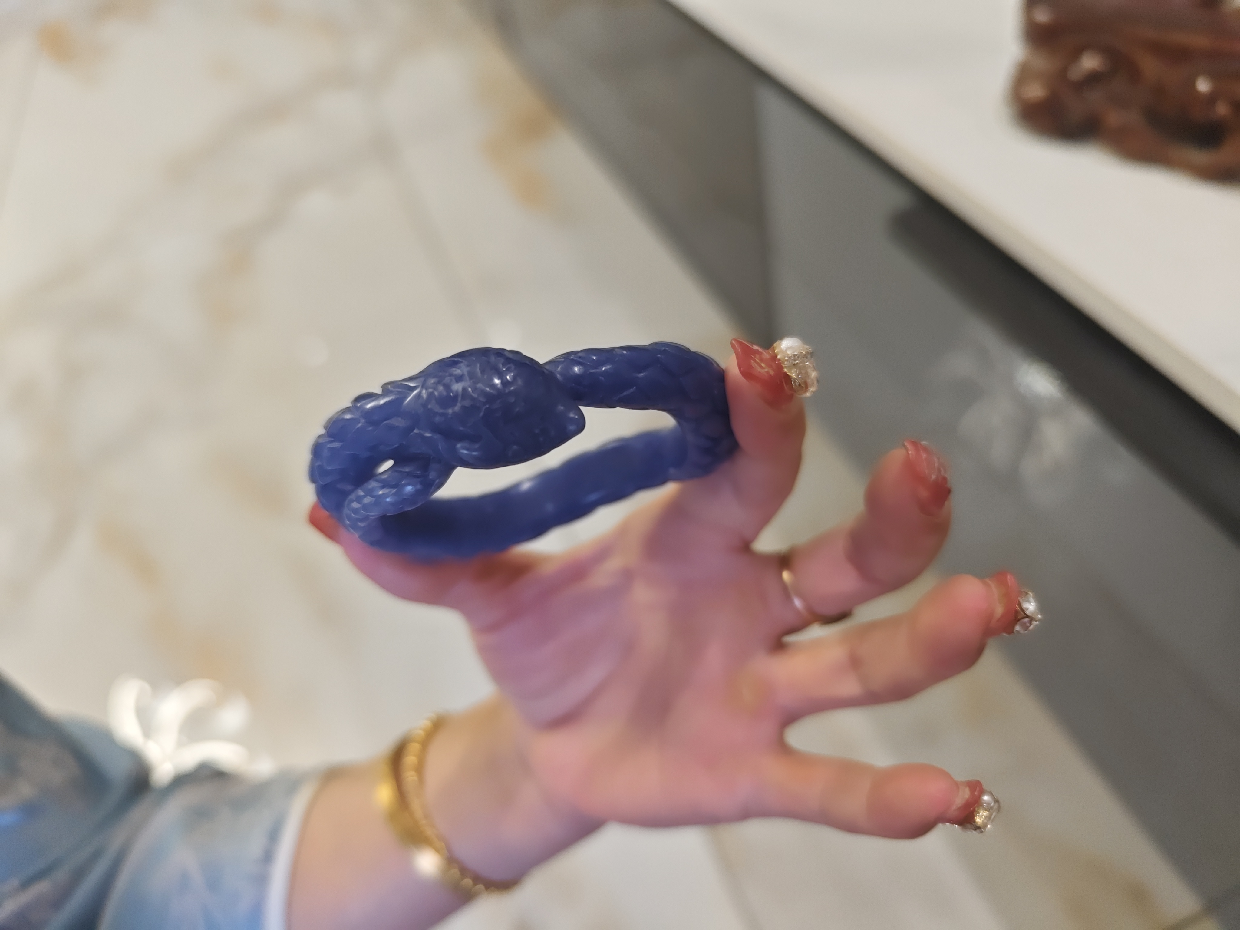 石英岩玉石手工雕刻型手镯