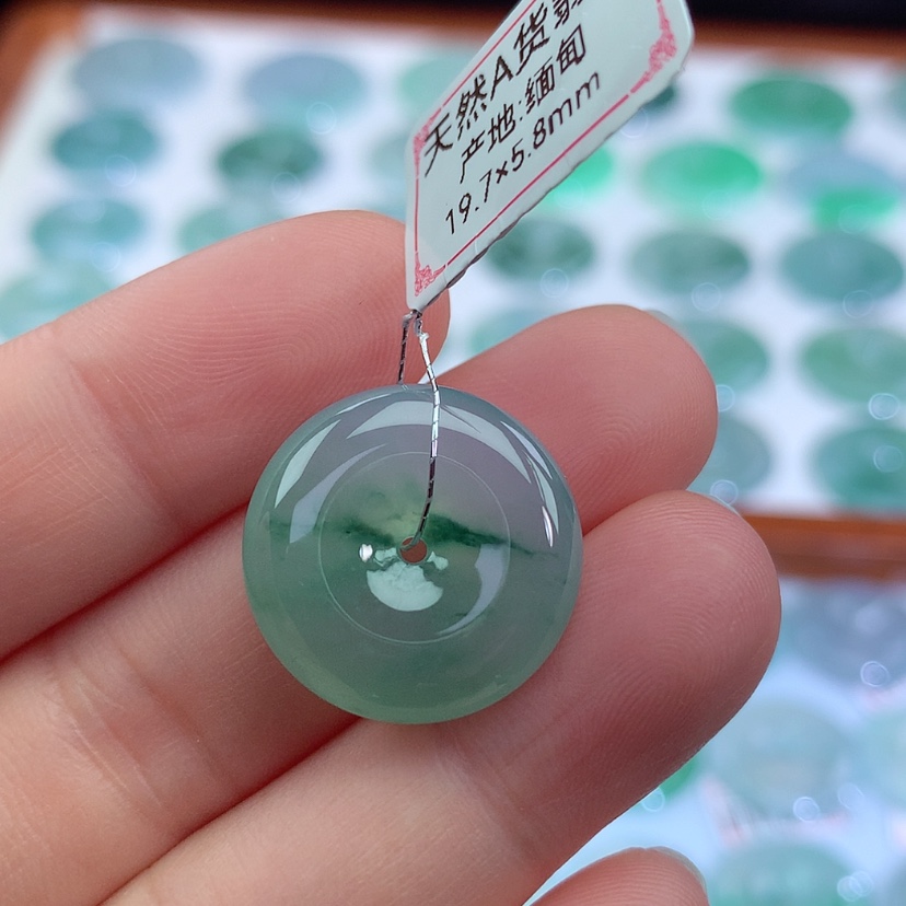 【闪购商品】翡翠吊坠(不含链)未镶嵌