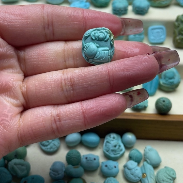 绿松石颈饰未镶嵌