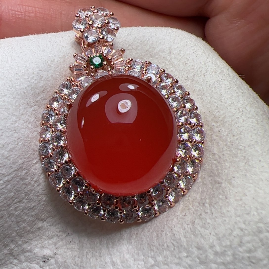 南红玛瑙吊坠合金