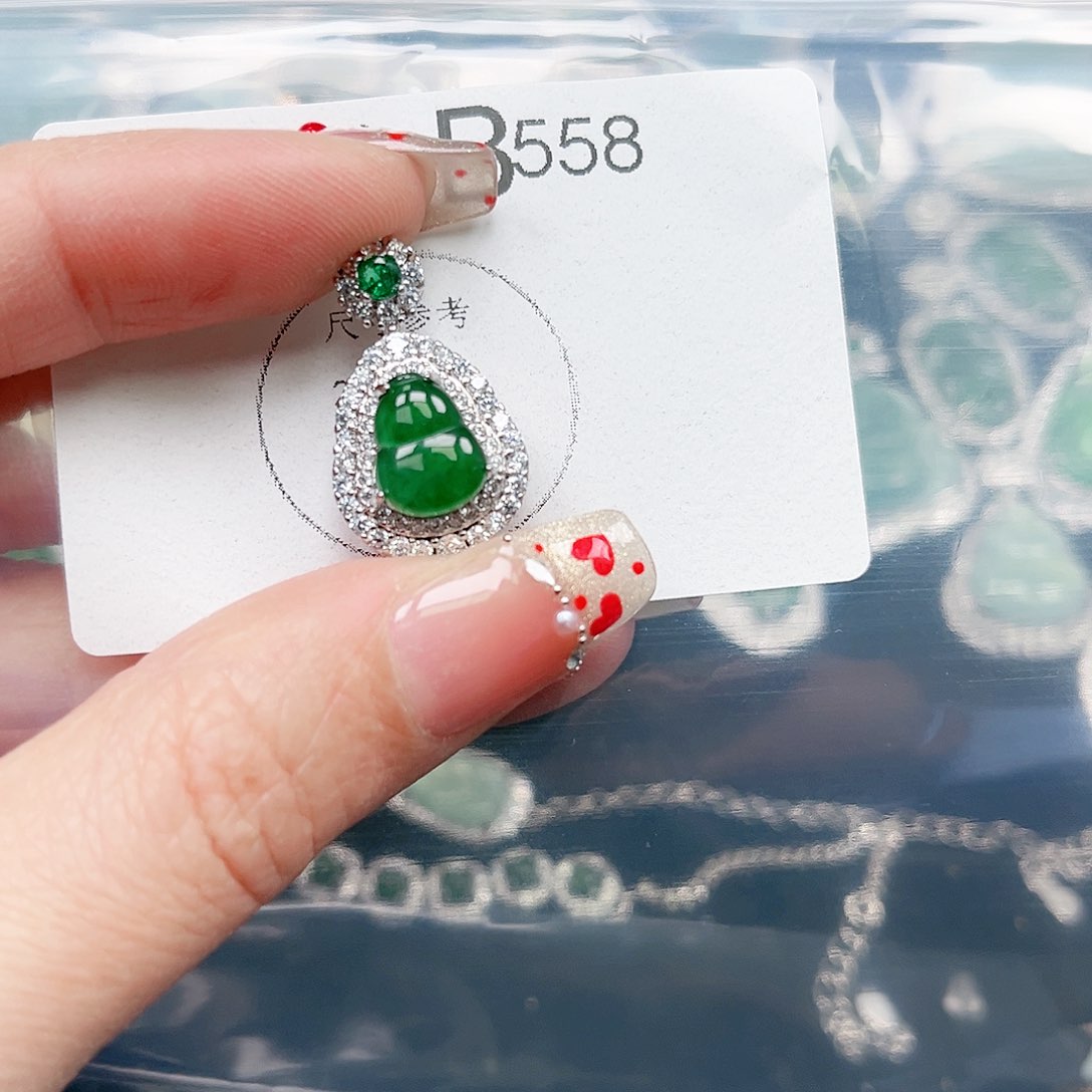 翡翠颈饰未镶嵌翡翠558