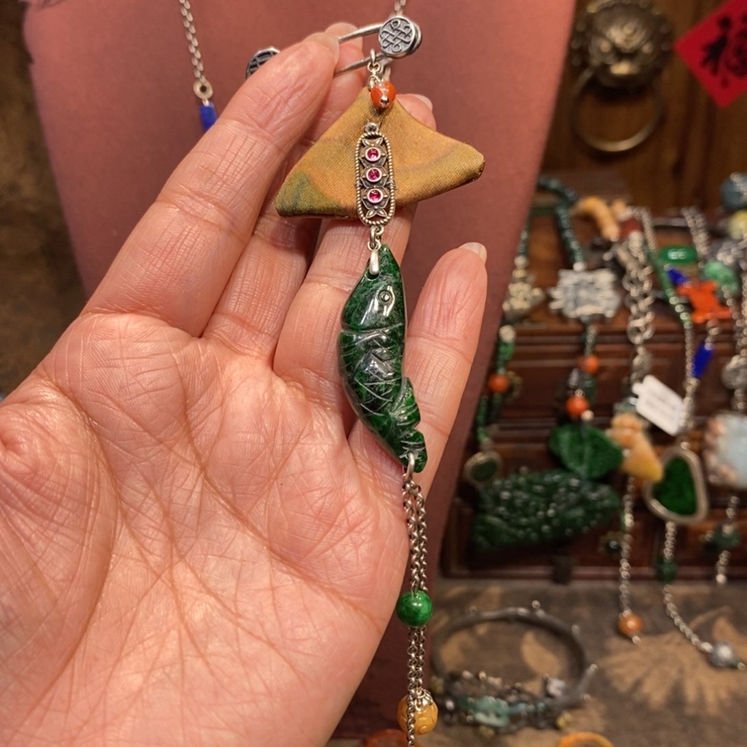 翡翠吊坠(赠链)未镶嵌