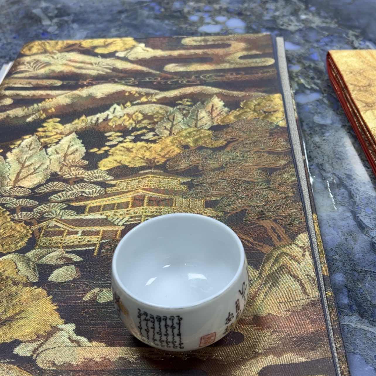 【闪购商品】陶瓷马克杯带盖勺