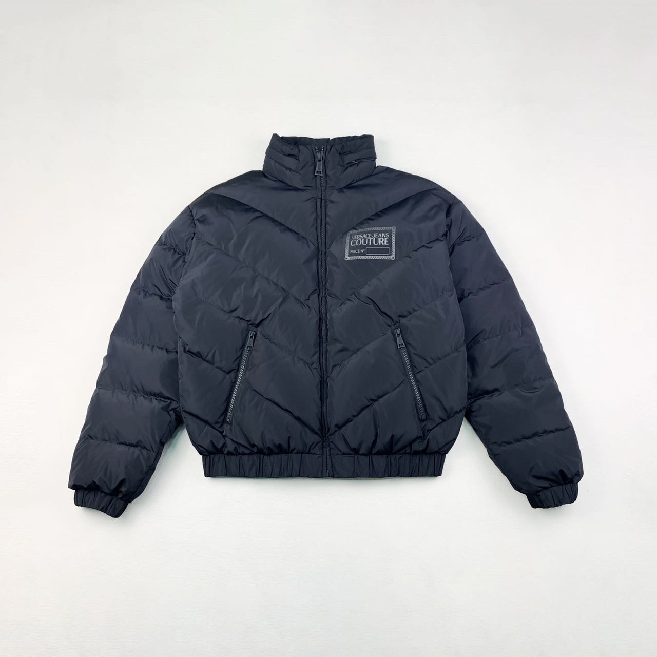 未使用 VERSACE/范思哲 纯色logo贴标羽绒服外套m码编码xb5860