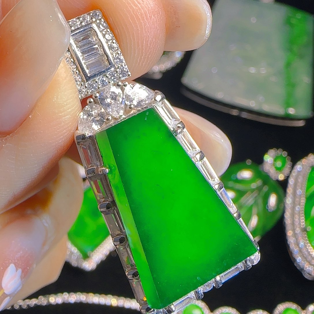 翡翠吊坠(赠链)银S925镶嵌