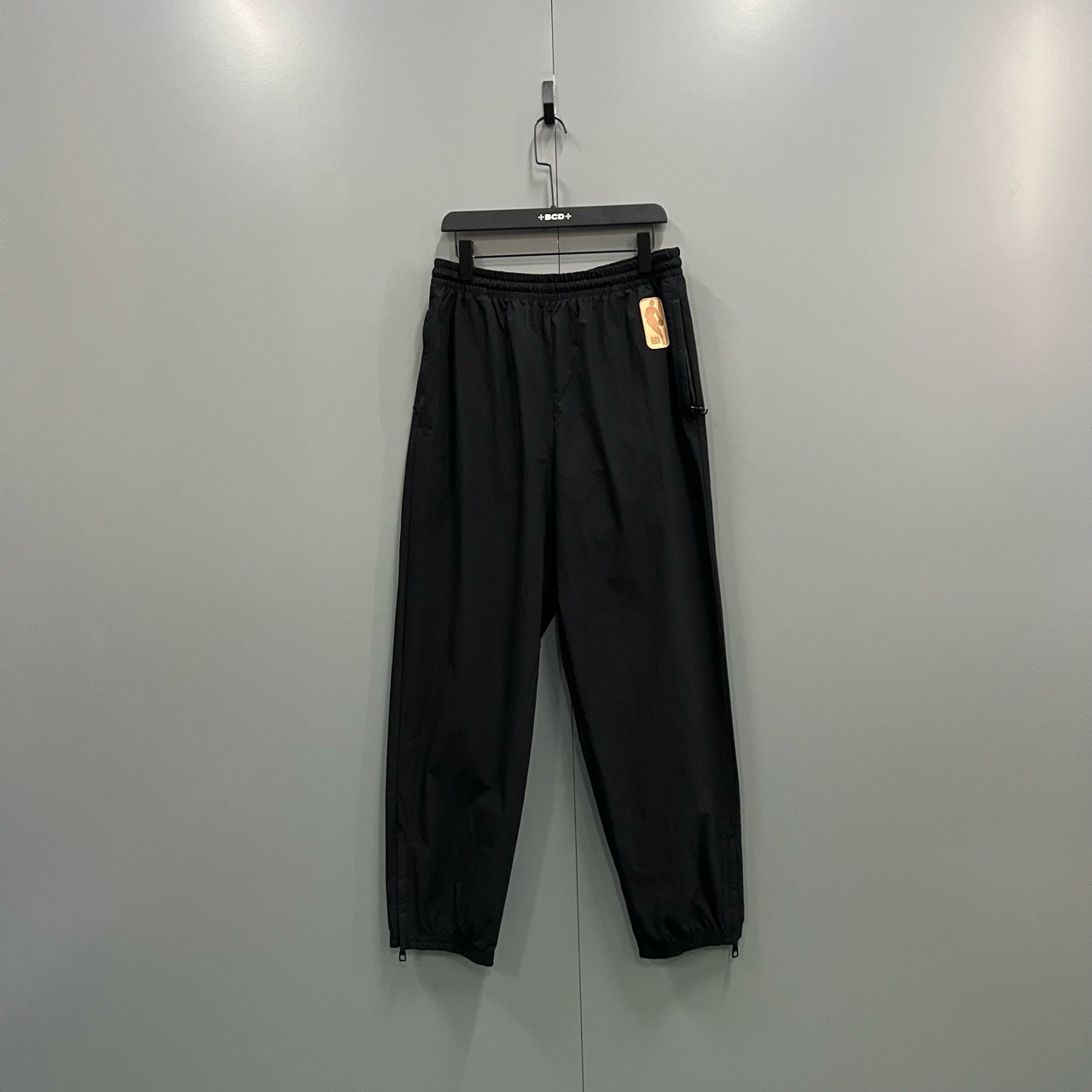95新 LouisVuitton/路易威登 （jp）218 黑色贴标运动裤 M码