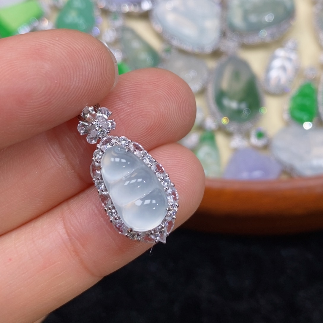 翡翠吊坠(赠链)18K金镶嵌